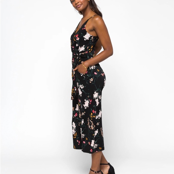 KAILEIGH
Rica Knit Crop Jumpsuit - Picture 3 of 6